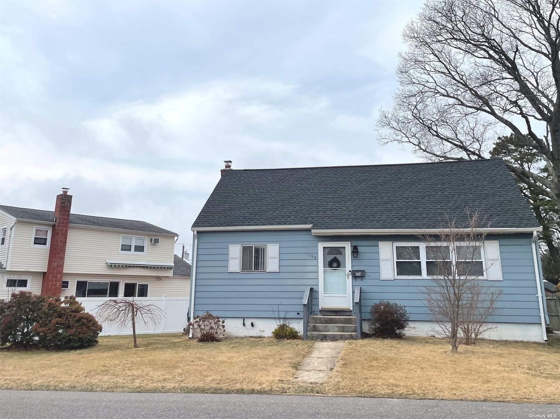 #1 photo, 194 Hubbards Path, מחוז סאפוק West Babylon , NY 11704