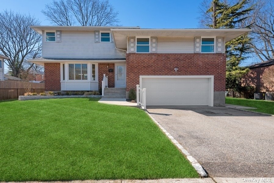 #1 photo, 19 Vista Road, Plainview , NY 11803