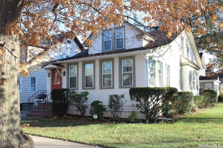 #1 photo, 54 Floral Boulevard, Floral Park , NY 11001