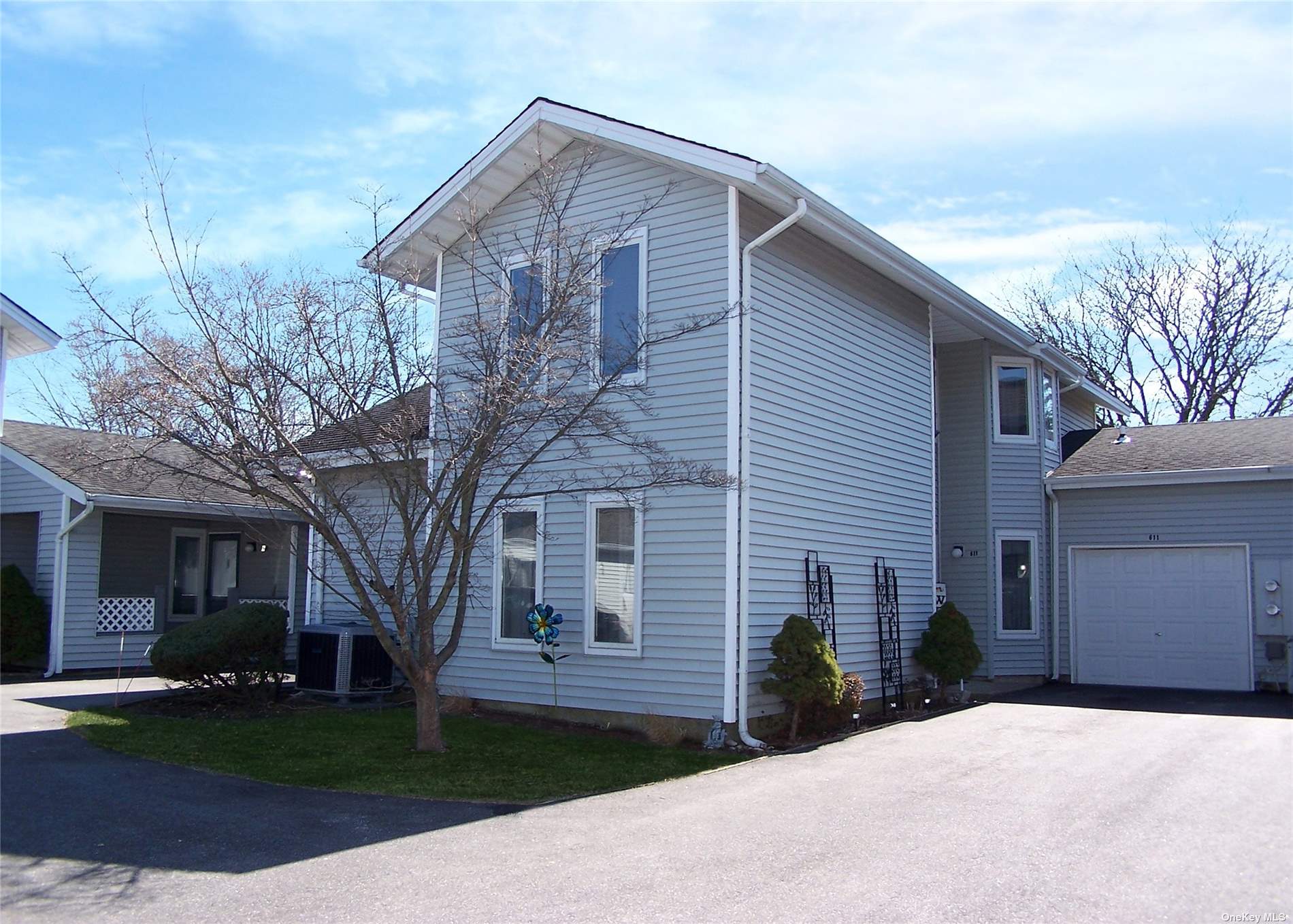 #1 photo, 611 S Elton Court, サフォーク郡 Saint James , NY 11780