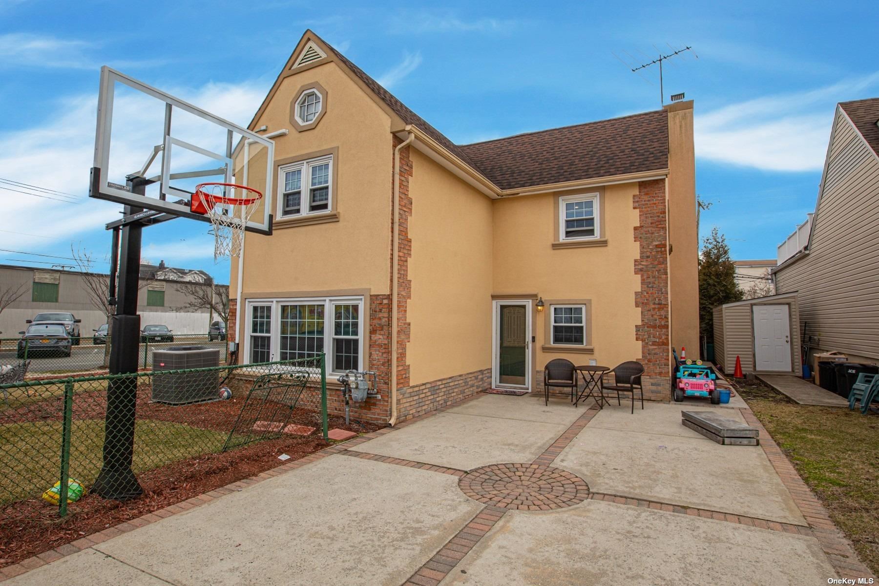 #1 photo, 635 Magnolia Boulevard, מחוז נסאו Long Beach , NY 11561