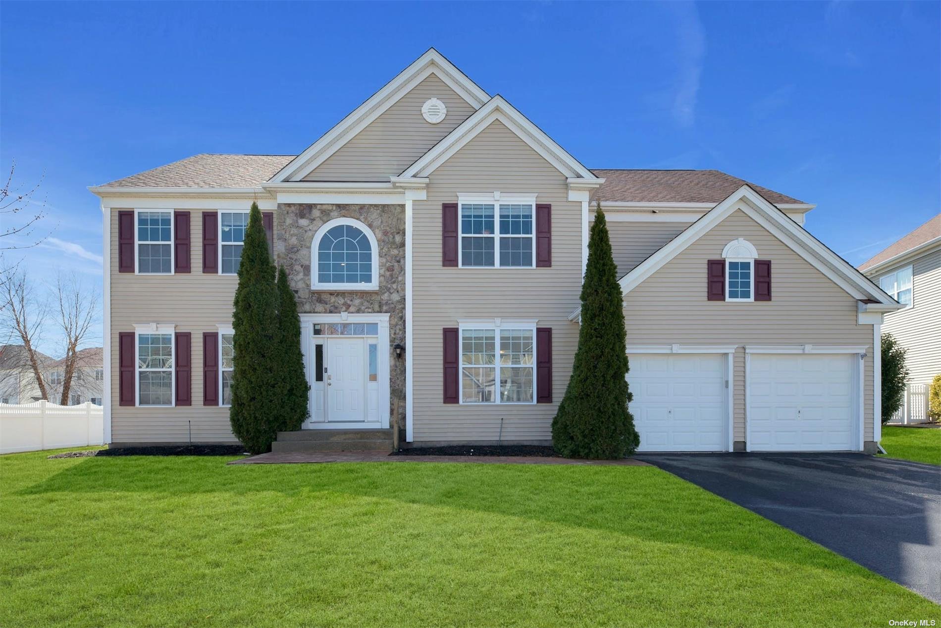 #1 photo, 13 Oakland Hills Drive, Mount Sinai , NY 11766