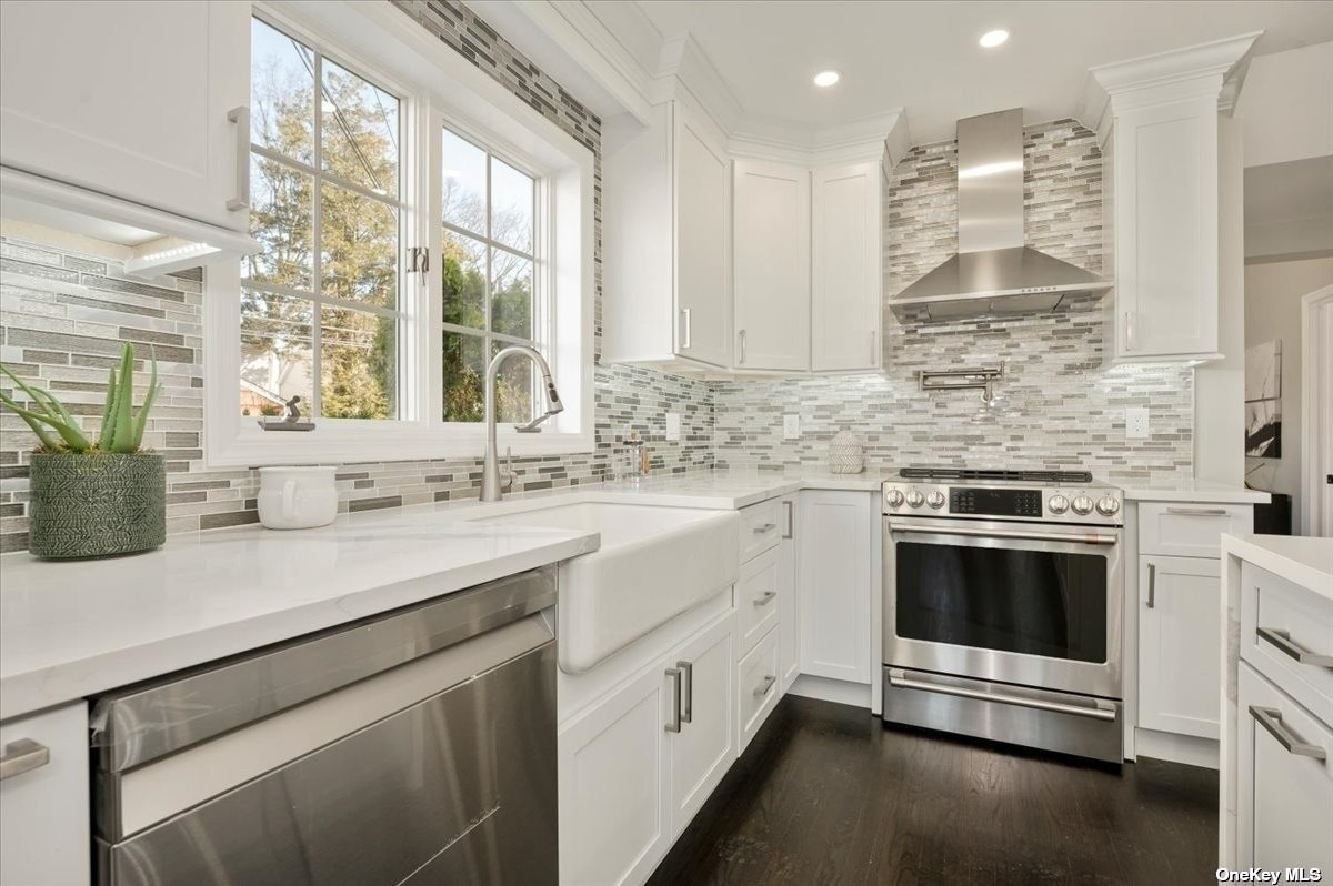 #1 photo, 1 Bluebell Court, Garden City , NY 11530