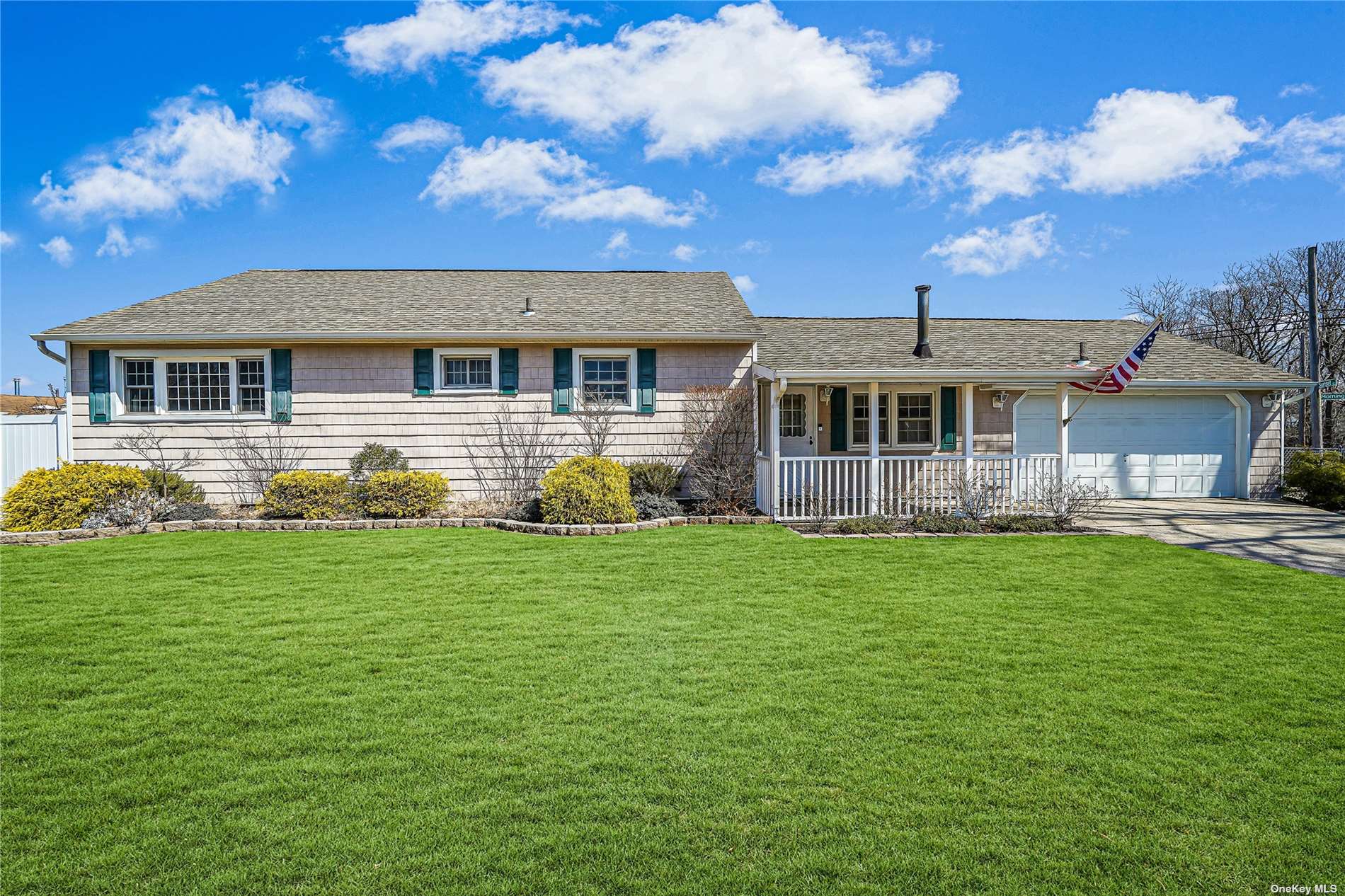 #1 photo, 8 Sunset Drive, サフォーク郡 Centereach , NY 11720