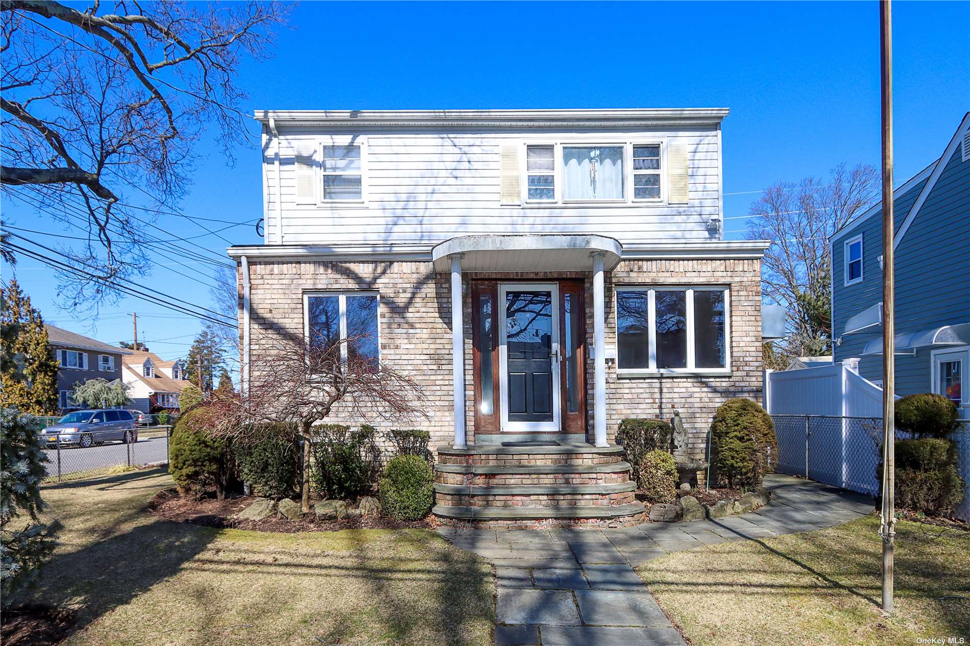 #1 photo, 17 Broadmoor Lane, Westbury , NY 11590