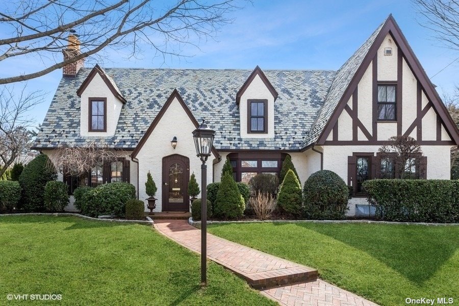 #1 photo, 124 Newmarket Road, Garden City , NY 11530