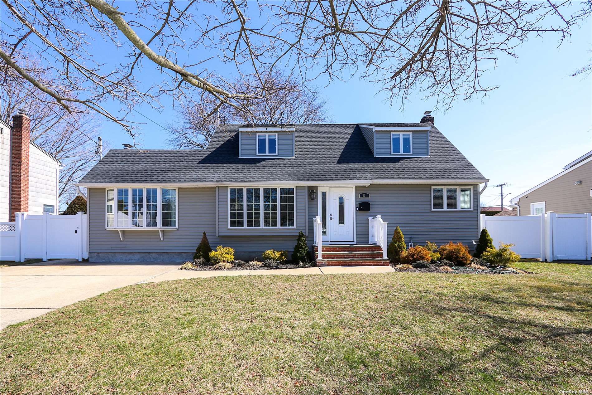 #1 photo, 27 Linwood Place, ナッソー郡 Massapequa Park , NY 11762