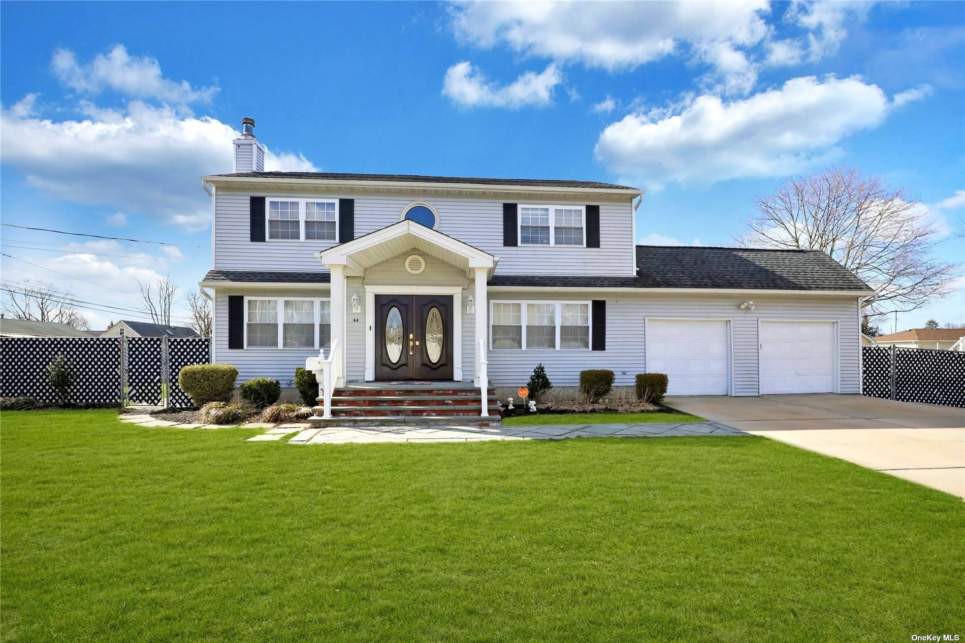 #1 photo, 44 Dunkirk Street, サフォーク郡 Deer Park , NY 11729