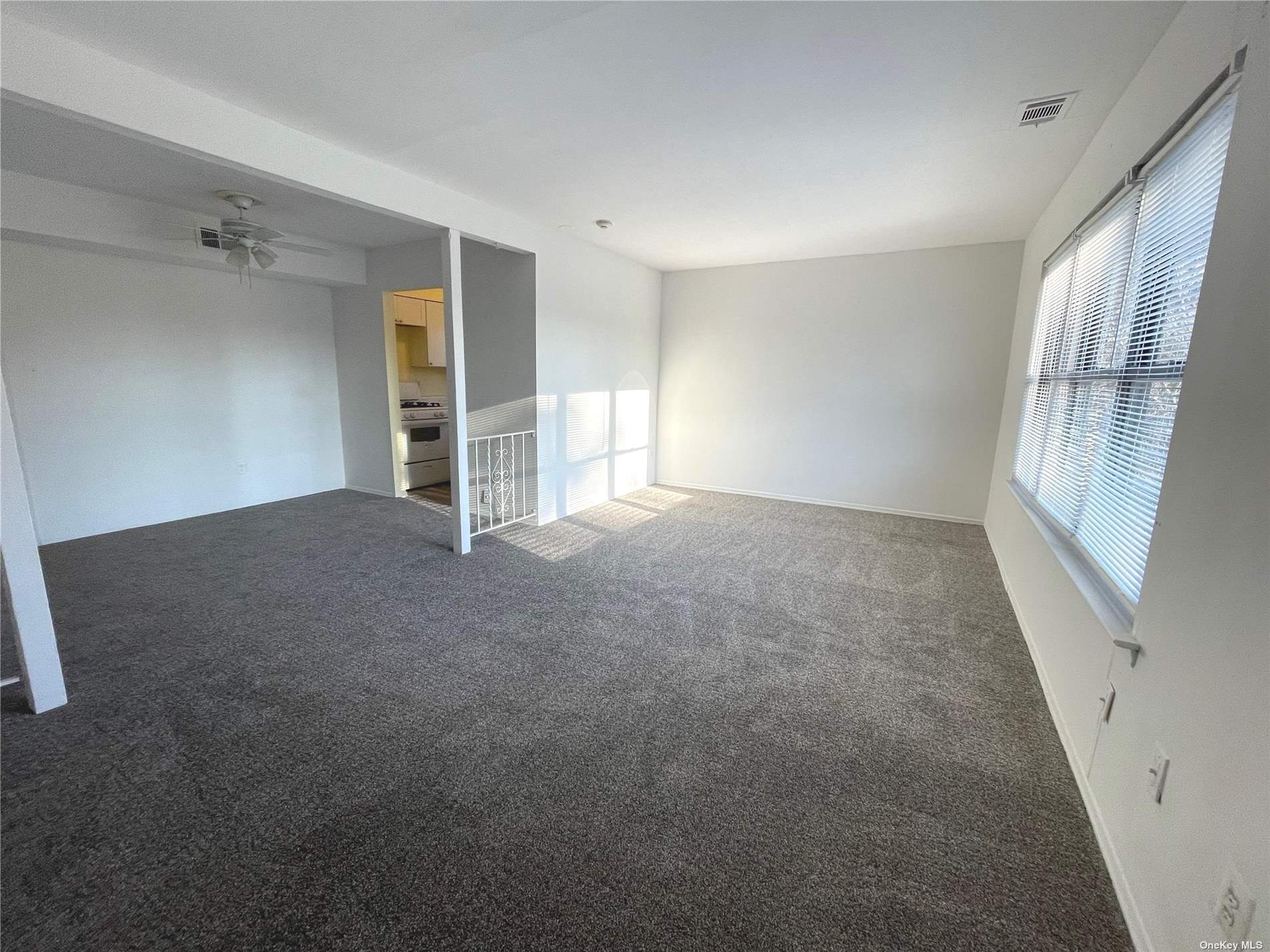 #1 photo, 98 Bailey Court, 東長島 Middle Island , NY 11953