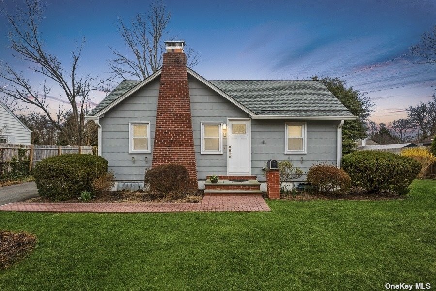 #1 photo, 9 Roosevelt Boulevard, East Patchogue , NY 11772