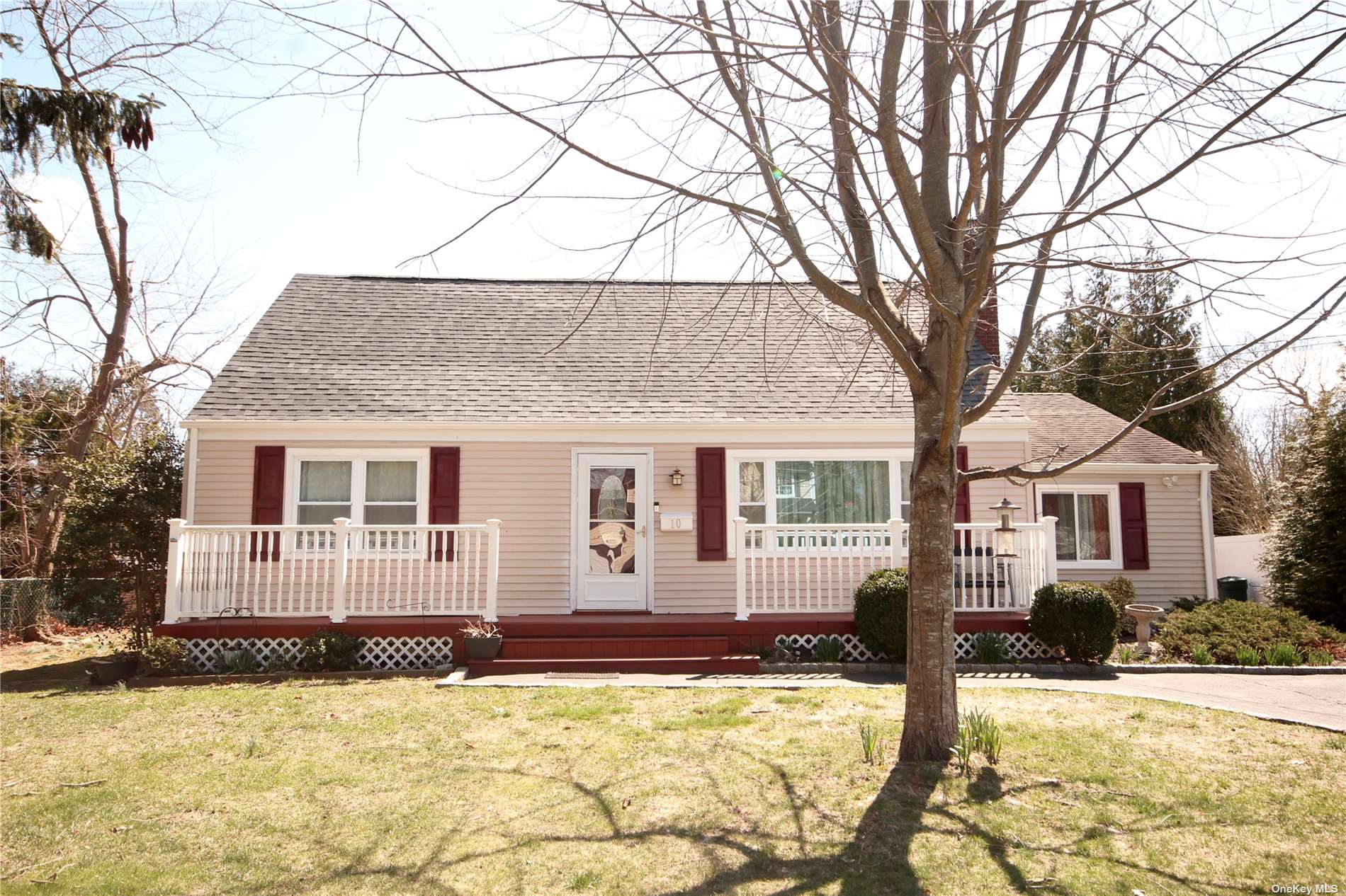 #1 photo, 10 Manistee Lane, 롱 아일랜드 East Islip , NY 11730