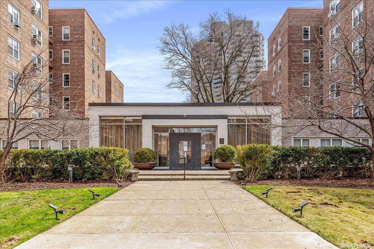 #1 photo, 112-20 72nd Drive, 皇后区 森林小丘 Forest Hills , NY 11375