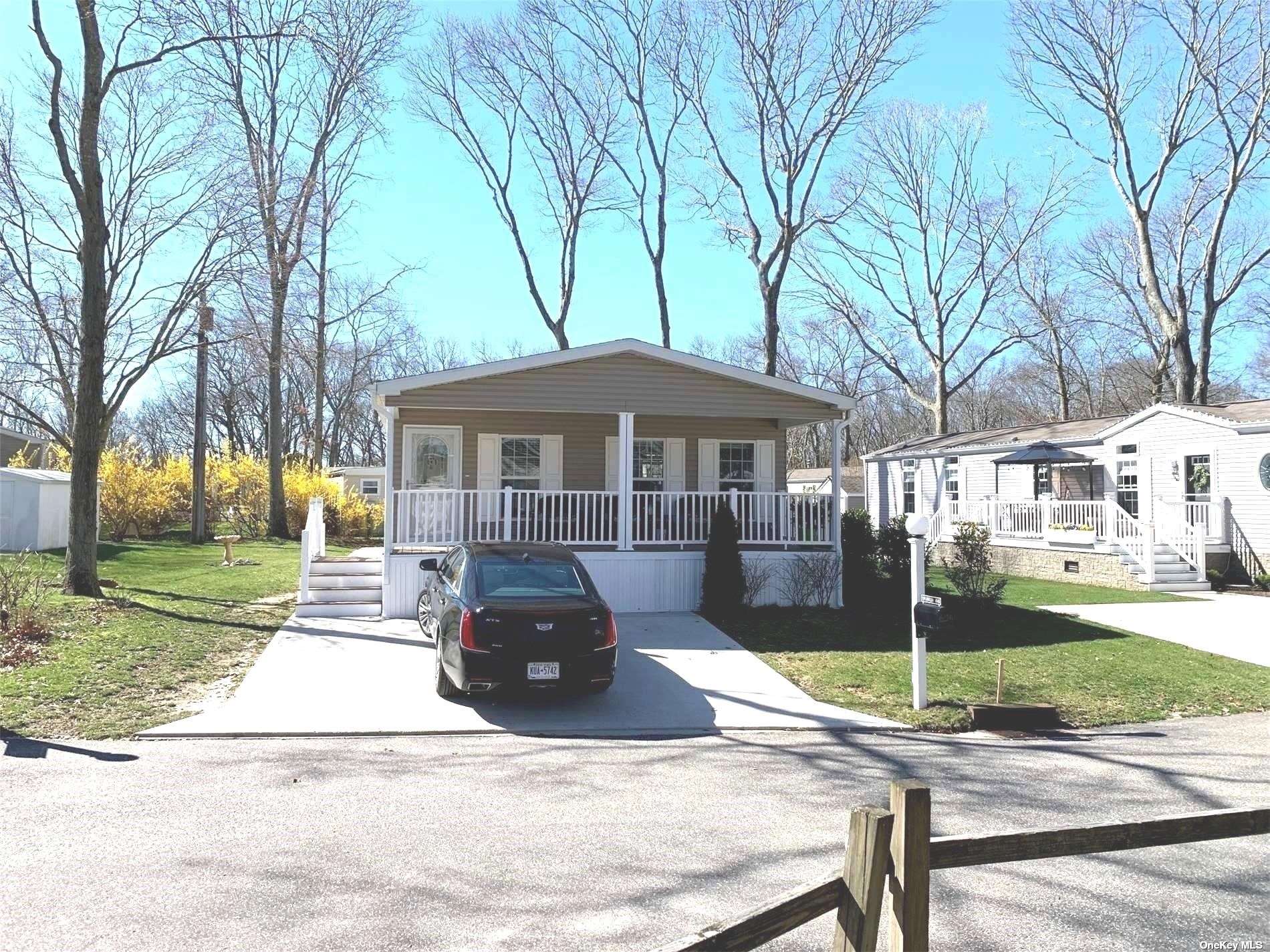 #1 photo, 1661-94B Old Country Road, Riverhead , NY 11901