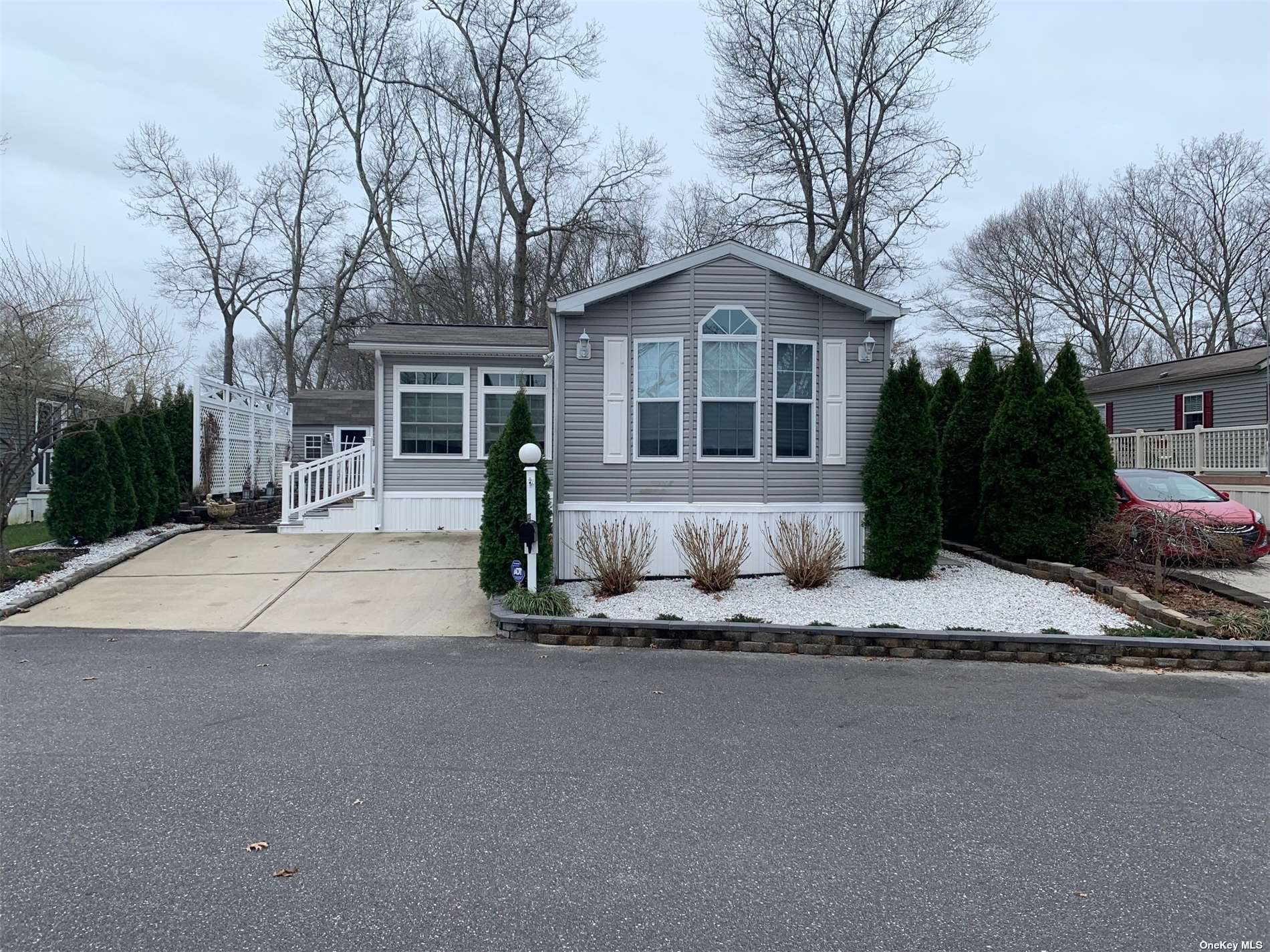 #1 photo, 1661-85 Old Country Road, Riverhead , NY 11901