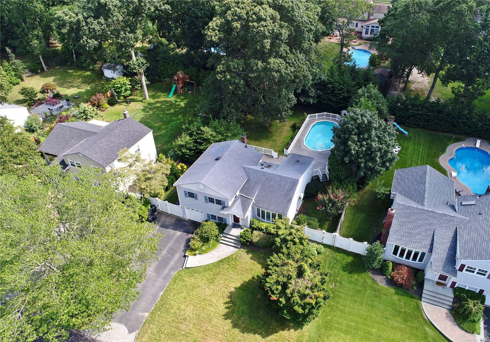 #1 photo, 12 Duffin Avenue, מחוז סאפוק West Islip , NY 11795