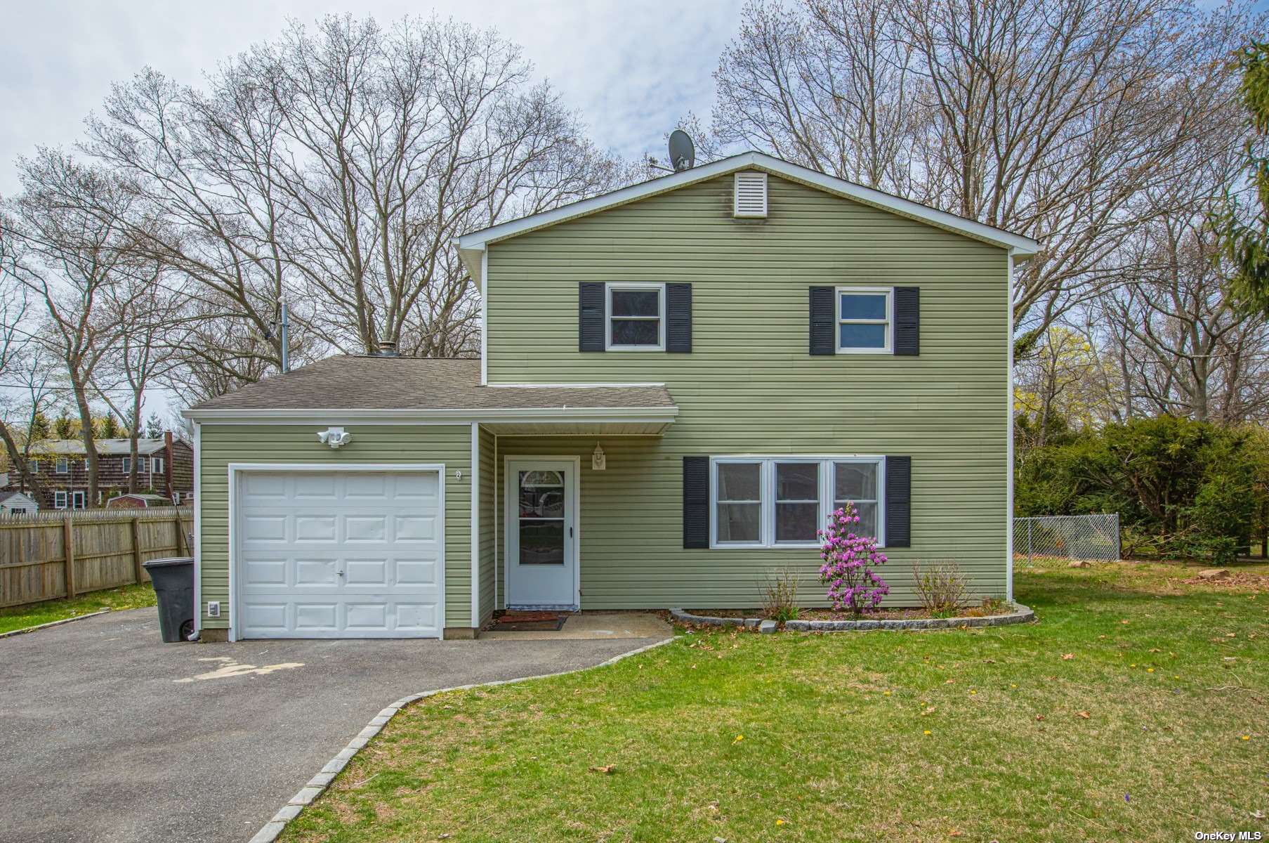 #1 photo, 110 Cherry Lane, سوفولك Medford , NY 11763
