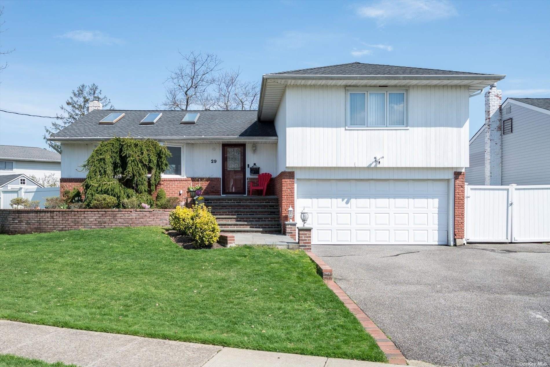 #1 photo, 29 Lakeshore Boulevard, नासाउ काउंटी Massapequa , NY 11758