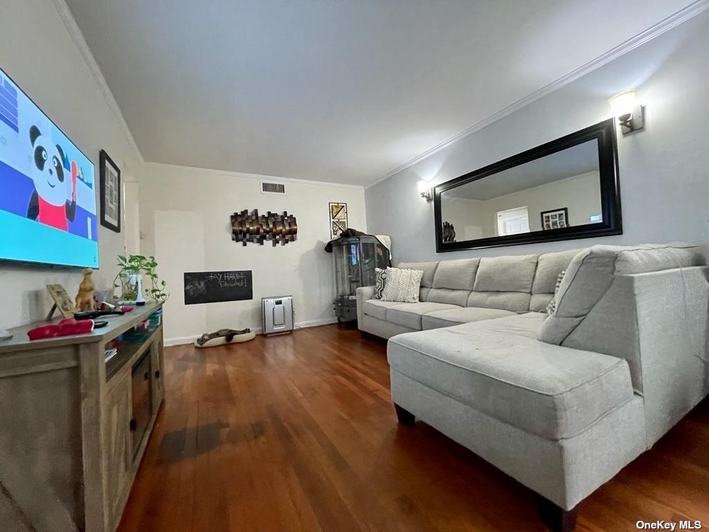 #1 photo, 24-14 92 Street, 皇后区 艾姆赫斯特 East Elmhurst , NY 11369