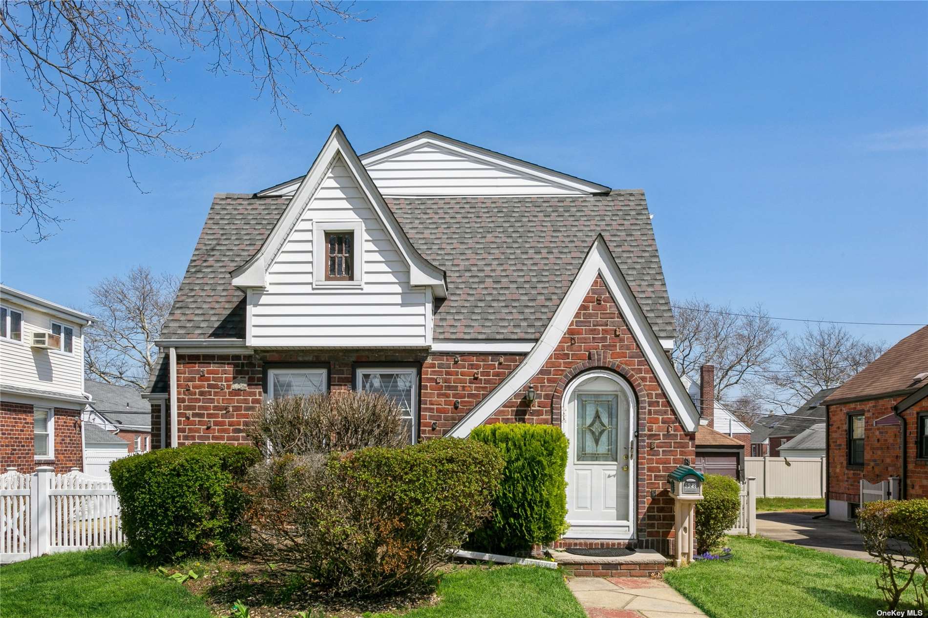 #1 photo, 528 Concord Avenue, ナッソー郡 Williston Park , NY 11596