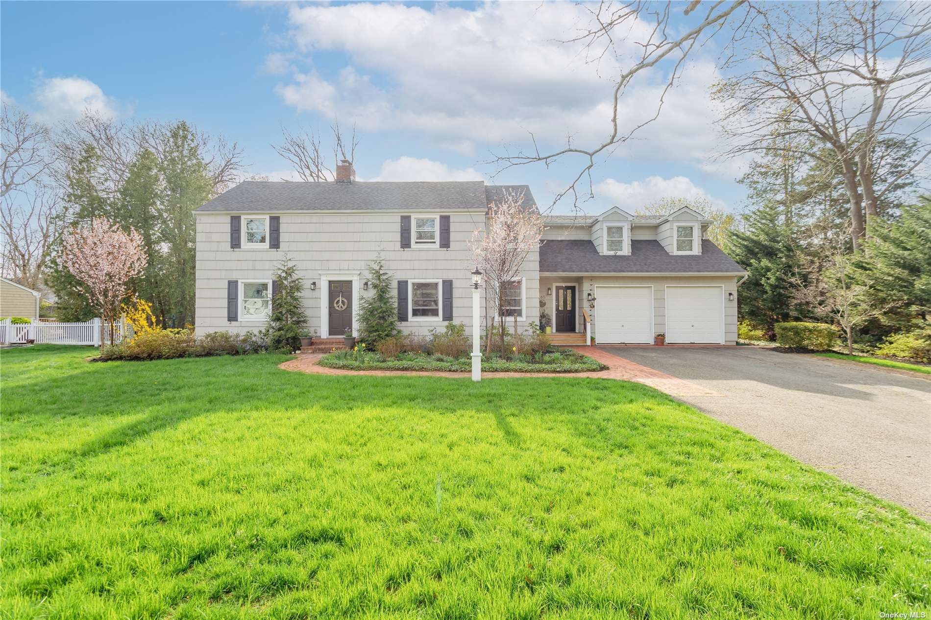 #1 photo, 165 Little Neck Road, سوفولك Centerport , NY 11721