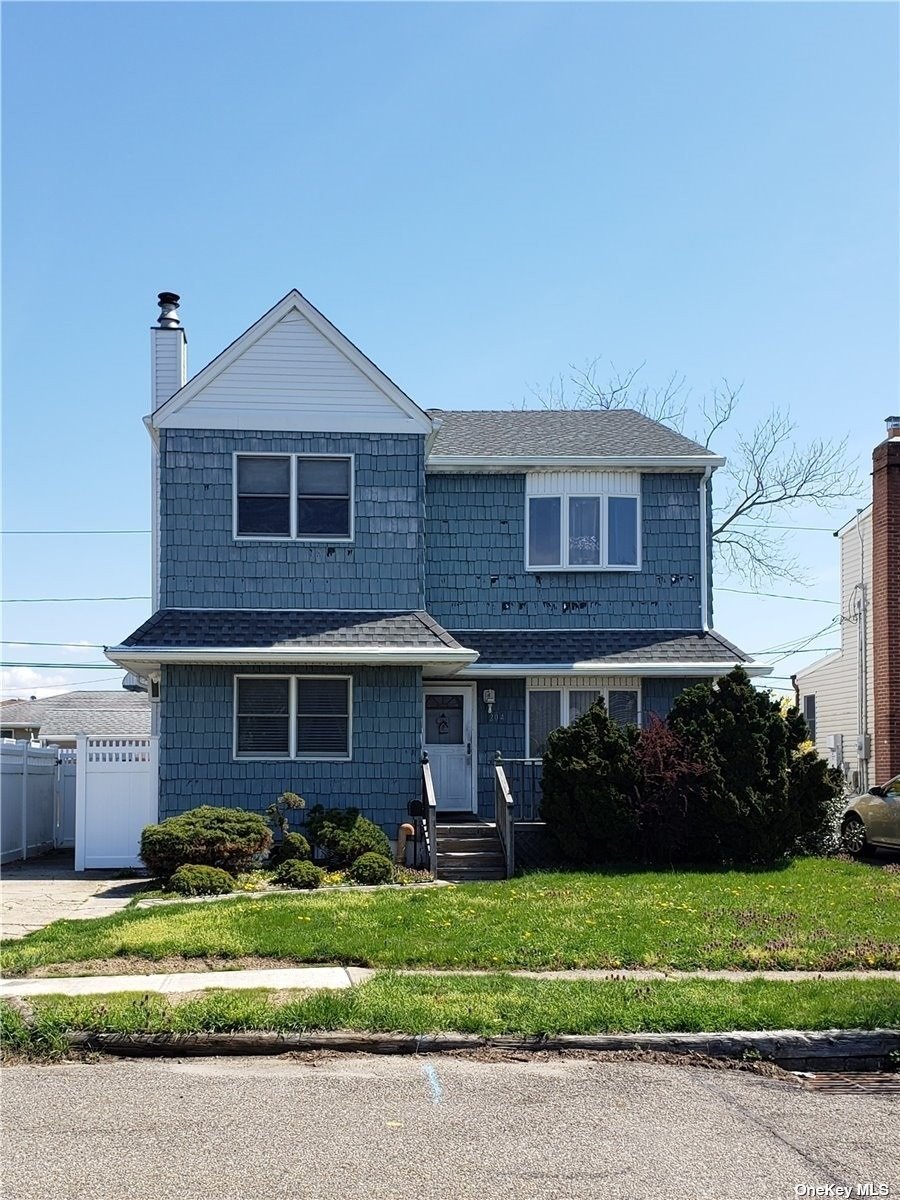 #1 photo, 204 Venetian Boulevard, Lindenhurst , NY 11757