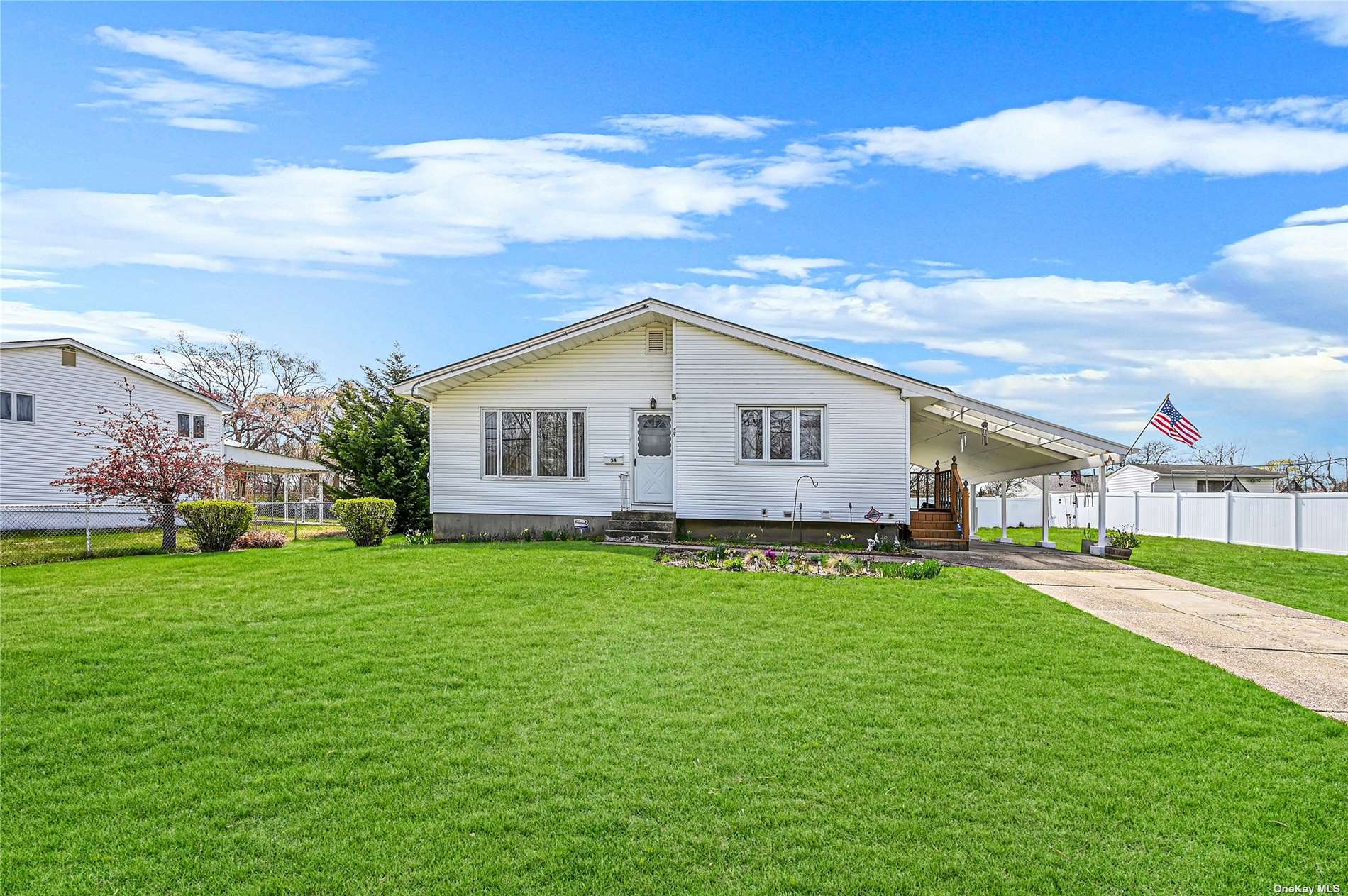 #1 photo, 54 Floyd Street, サフォーク郡 Brentwood , NY 11717