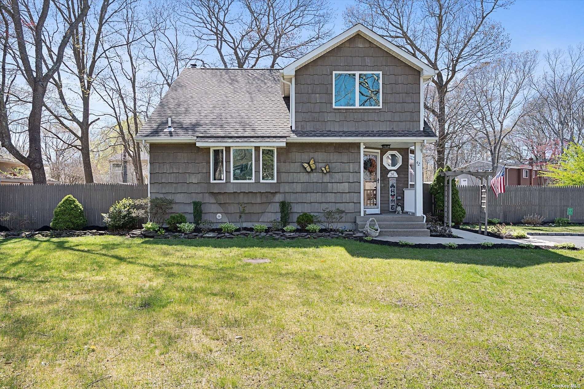 #1 photo, 42 Bonny Drive, サフォーク郡 Mastic , NY 11950