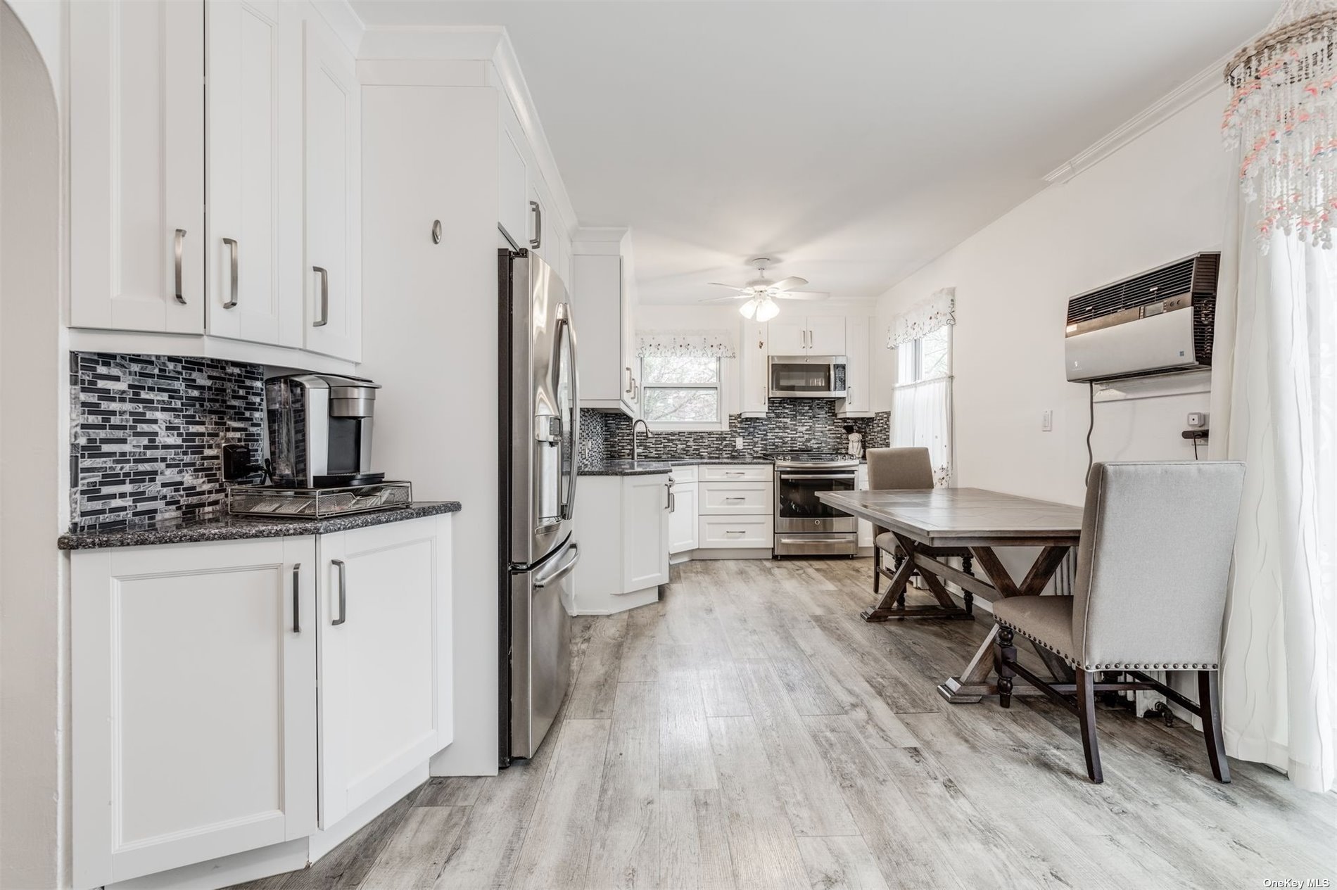 #1 photo, 260-64 73 Avenue, Glen Oaks , NY 11004