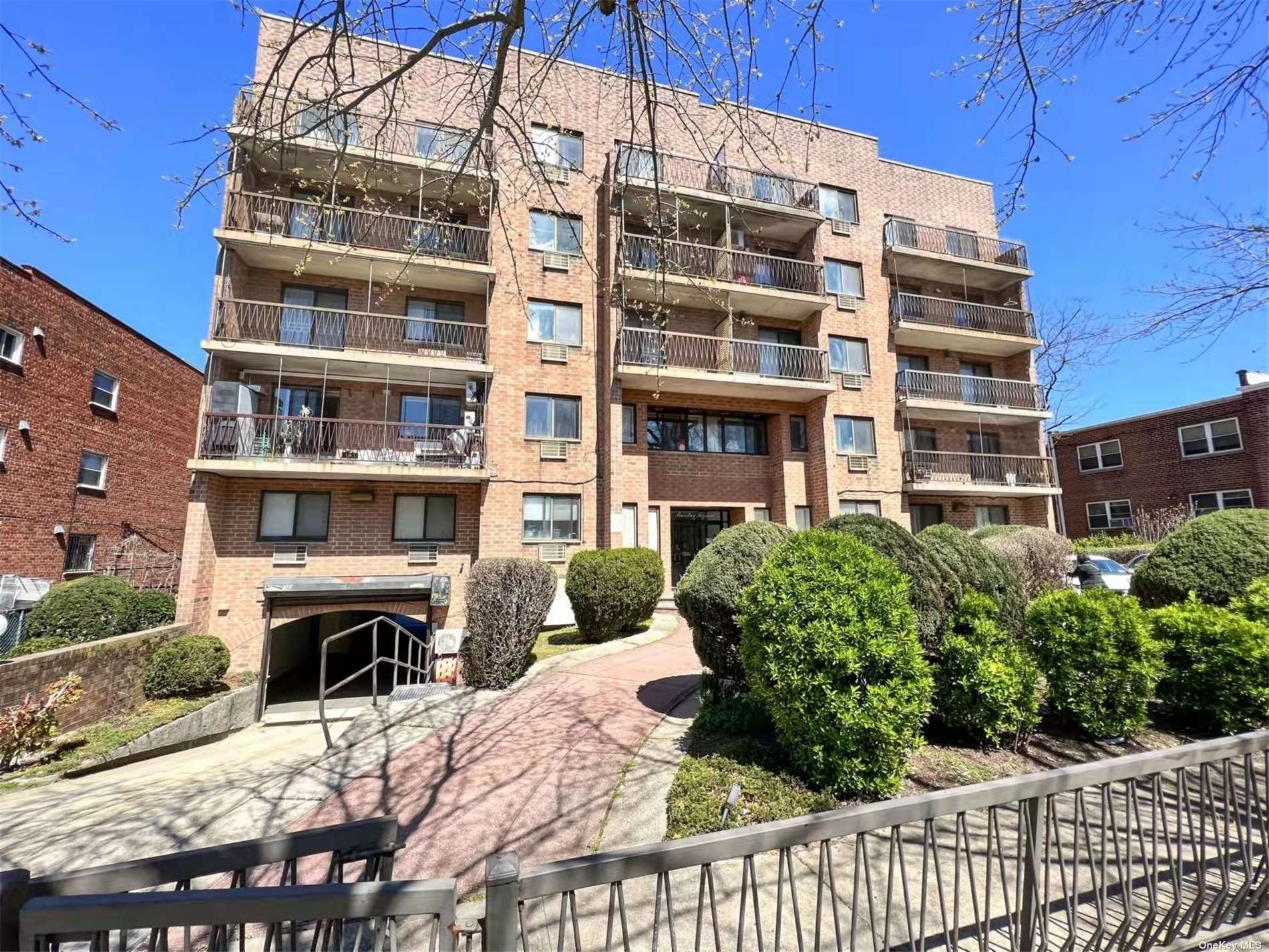 #1 photo, 147-45 Barclay Ave, クイーンズ区 Flushing , NY 11355