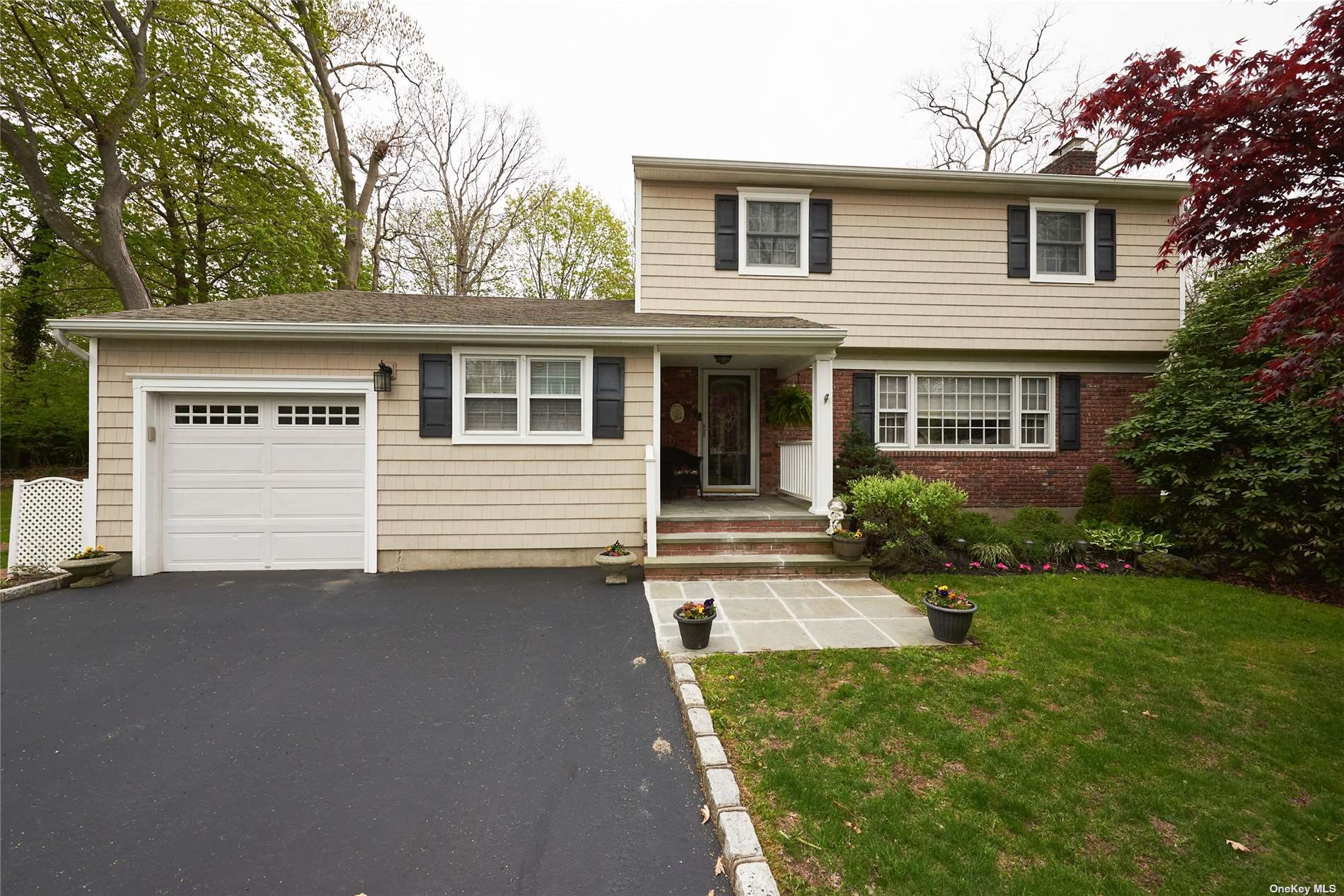 #1 photo, 68 Broadway, Smithtown , NY 11787