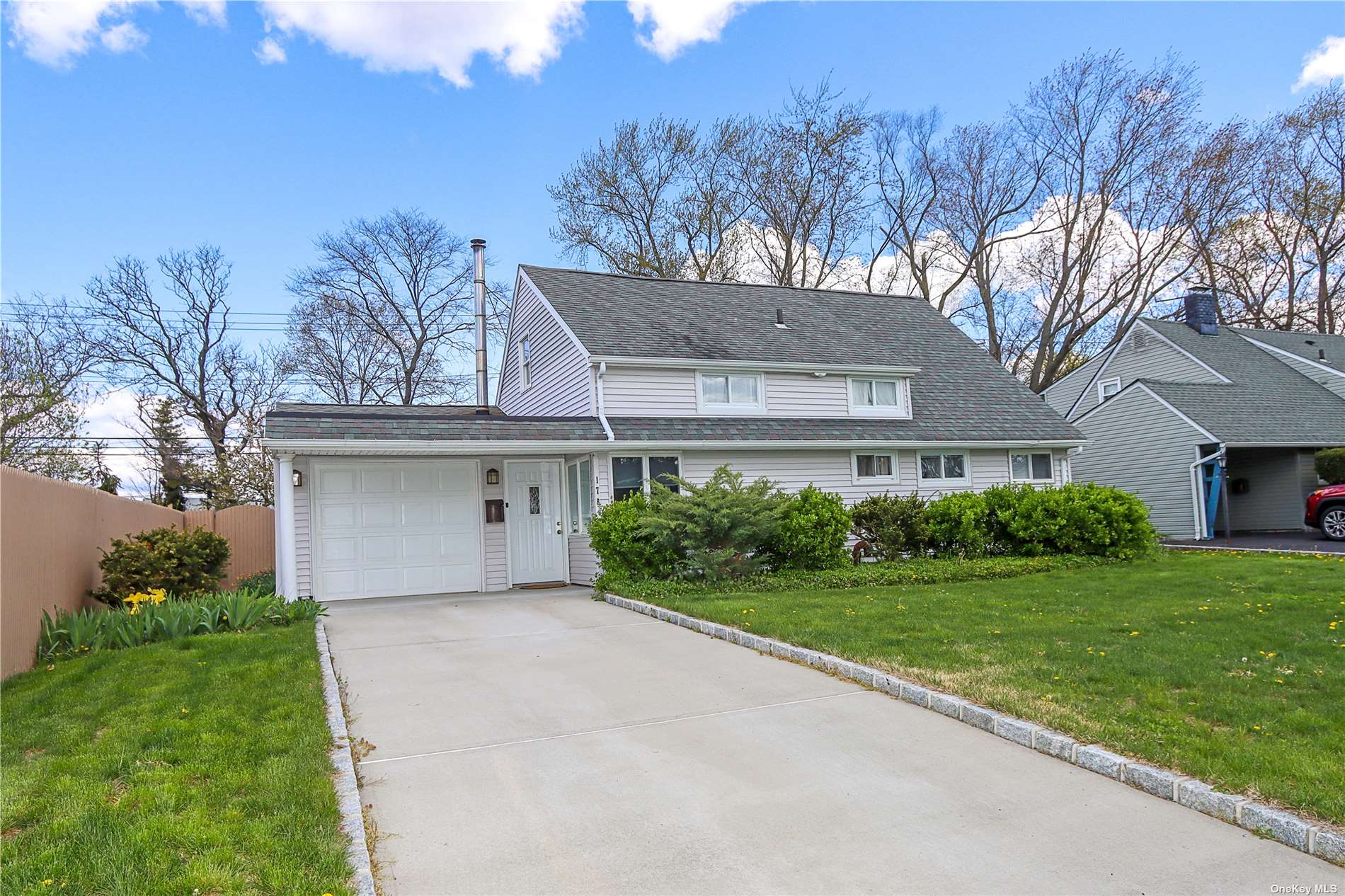 #1 photo, 178 E Cabot Lane, নাসাউ কাউন্টি Westbury , NY 11590