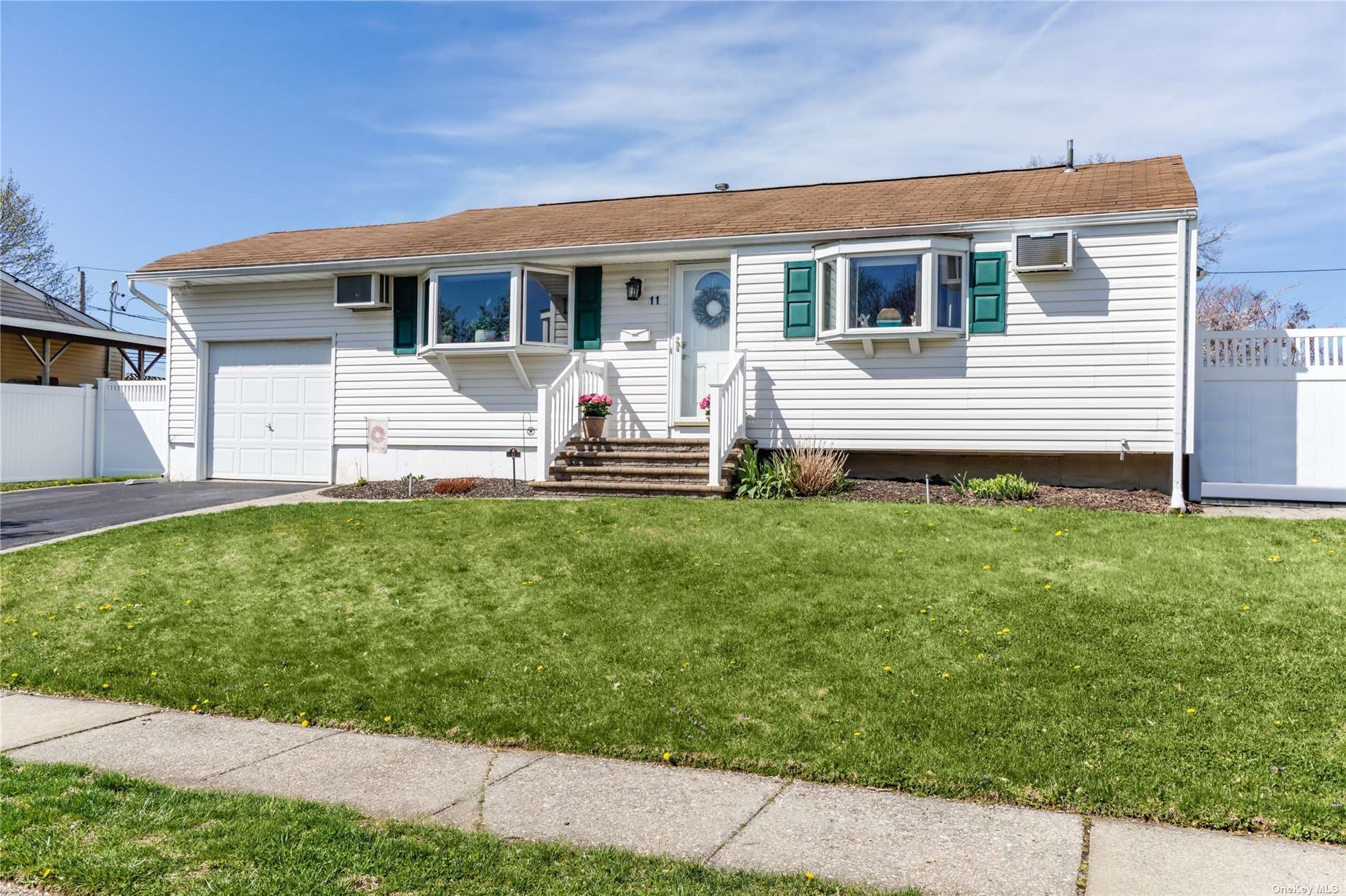 #1 photo, 11 Doe Lane, Commack , NY 11725