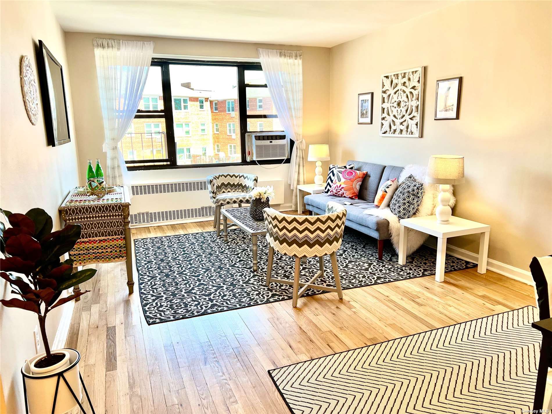 #1 photo, 320 Atlantic Avenue, ナッソー郡 East Rockaway , NY 11518