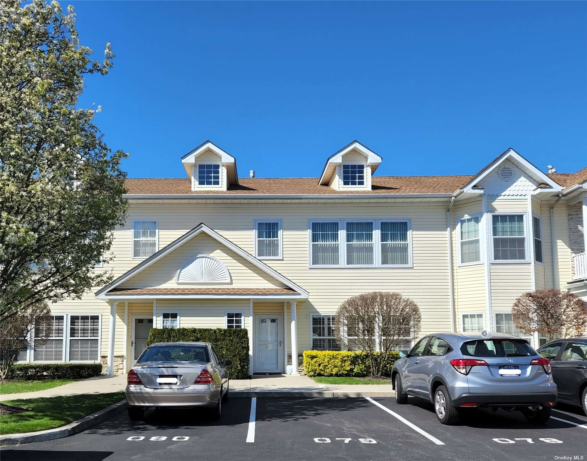 #1 photo, 605 Narragansett Villas Drive, Lindenhurst , NY 11757