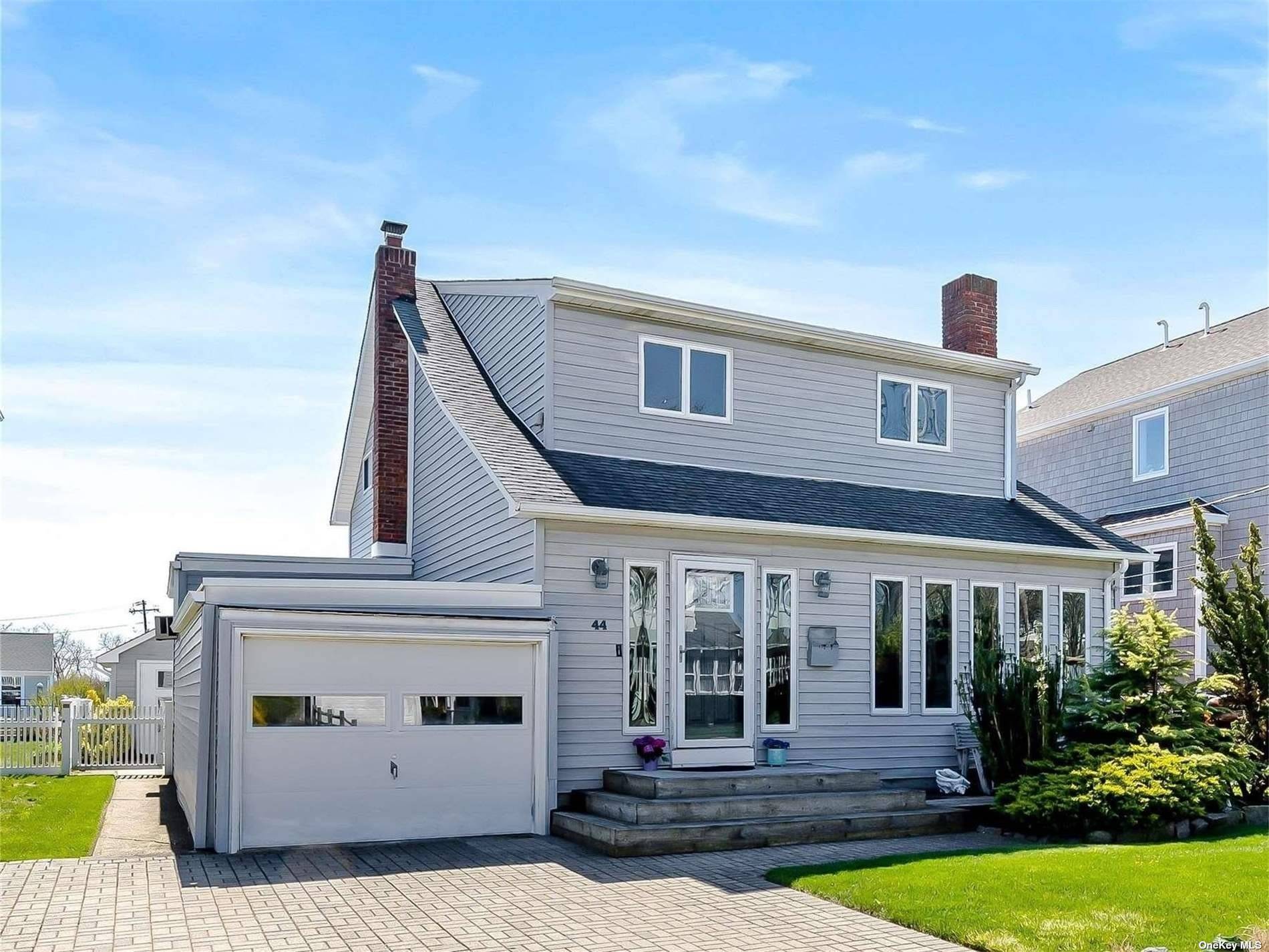 #1 photo, 44 S Bay Avenue, サフォーク郡 Amityville , NY 11701