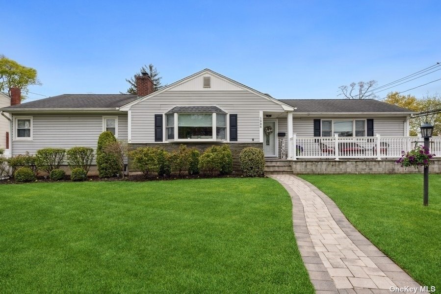 #1 photo, 1986 Potter Avenue, Merrick , NY 11566