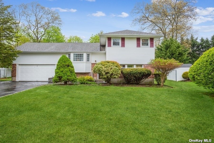 #1 photo, 11 Welsley Lane, Smithtown , NY 11787