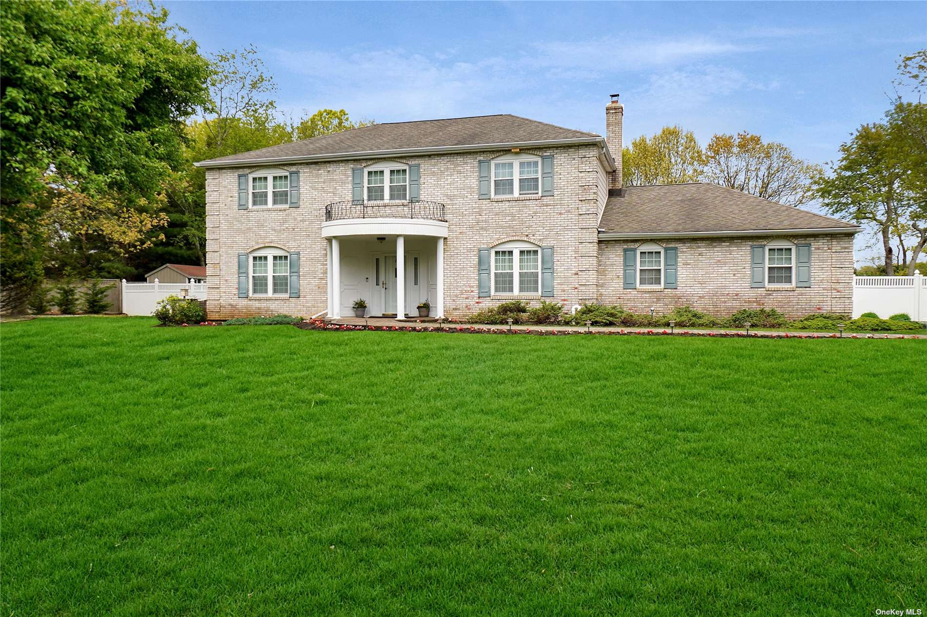 #1 photo, 6 Inwood Road, Саффолк ‖ Saint James , NY 11780