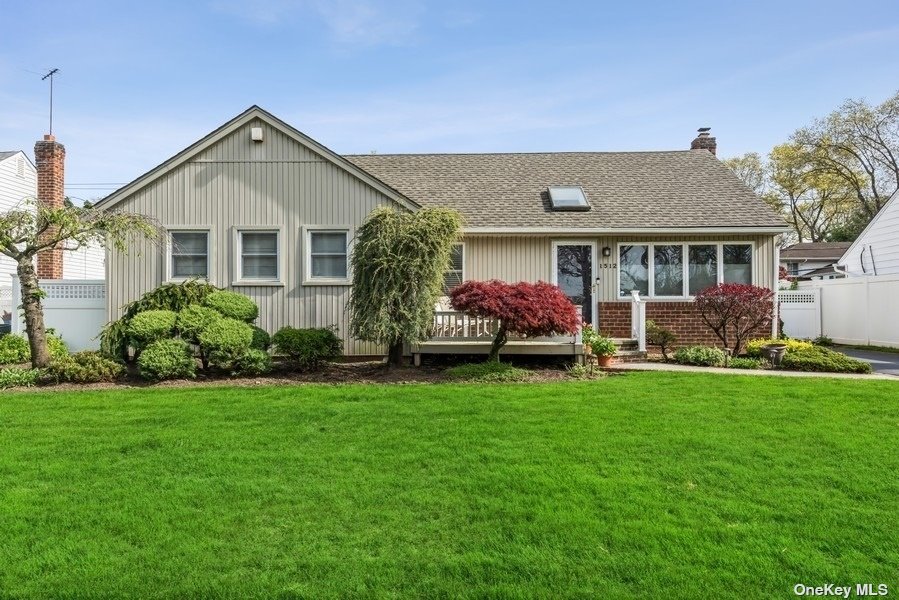 #1 photo, 1512 Jackson Avenue, ناسو East Meadow , NY 11554