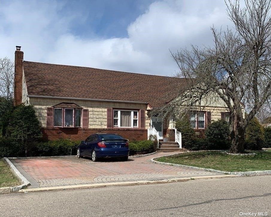 #1 photo, 135 Columbus Boulevard, 东长岛 Amityville , NY 11701