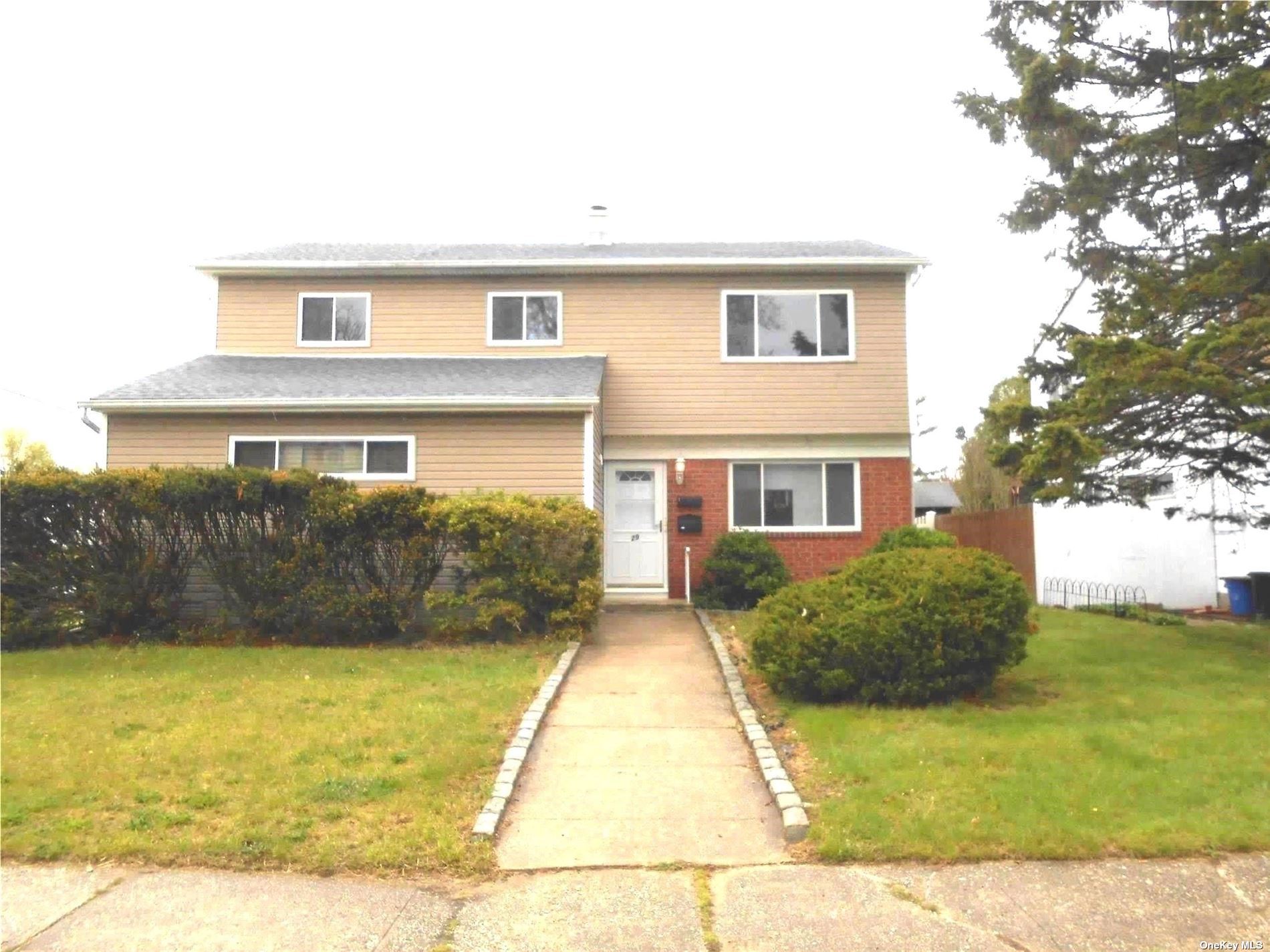 #1 photo, 29 Guildford Park Drive, West Babylon , NY 11704