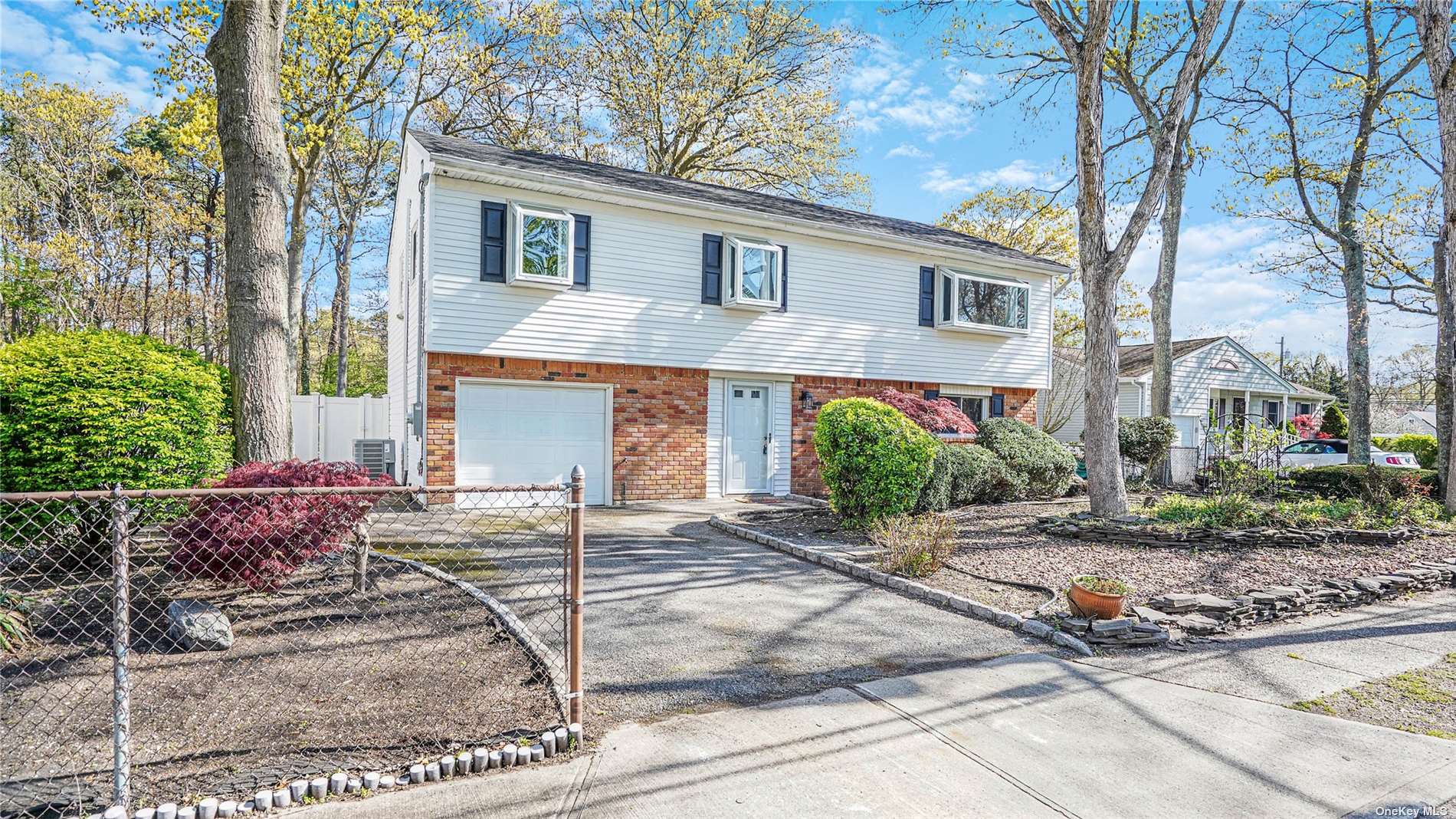 #1 photo, 119 Graham Avenue, サフォーク郡 Holbrook , NY 11741