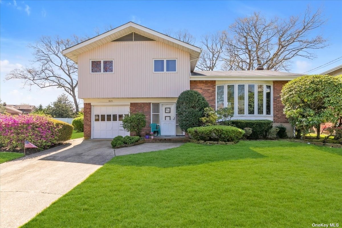 #1 photo, 1824 Decatur Avenue, ナッソー郡 North Bellmore , NY 11710