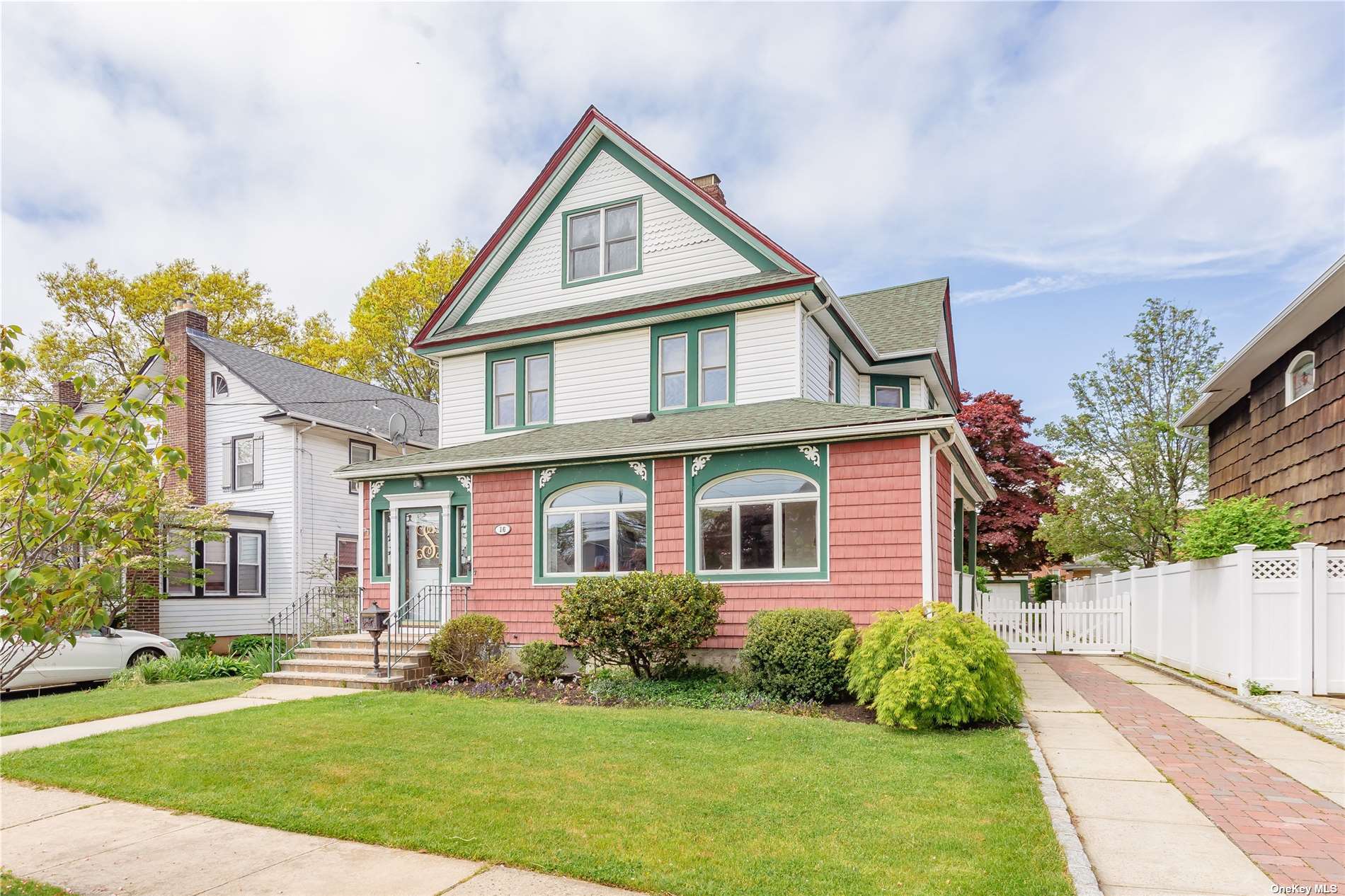 #1 photo, 16 Rockaway Avenue, Нассау ‖ Rockville Centre , NY 11570