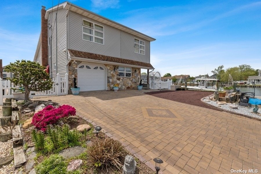 #1 photo, 40 Flint Road, 东长岛 Amity Harbor , NY 11701