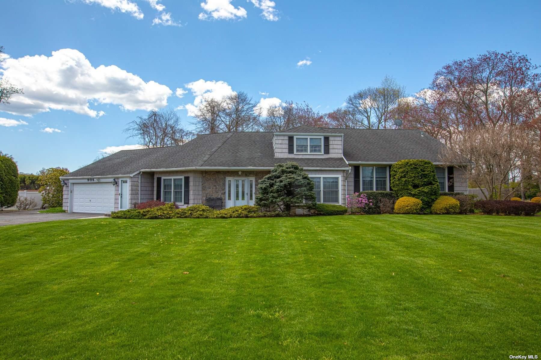 #1 photo, 906 Gardiner Drive, Bay Shore , NY 11706