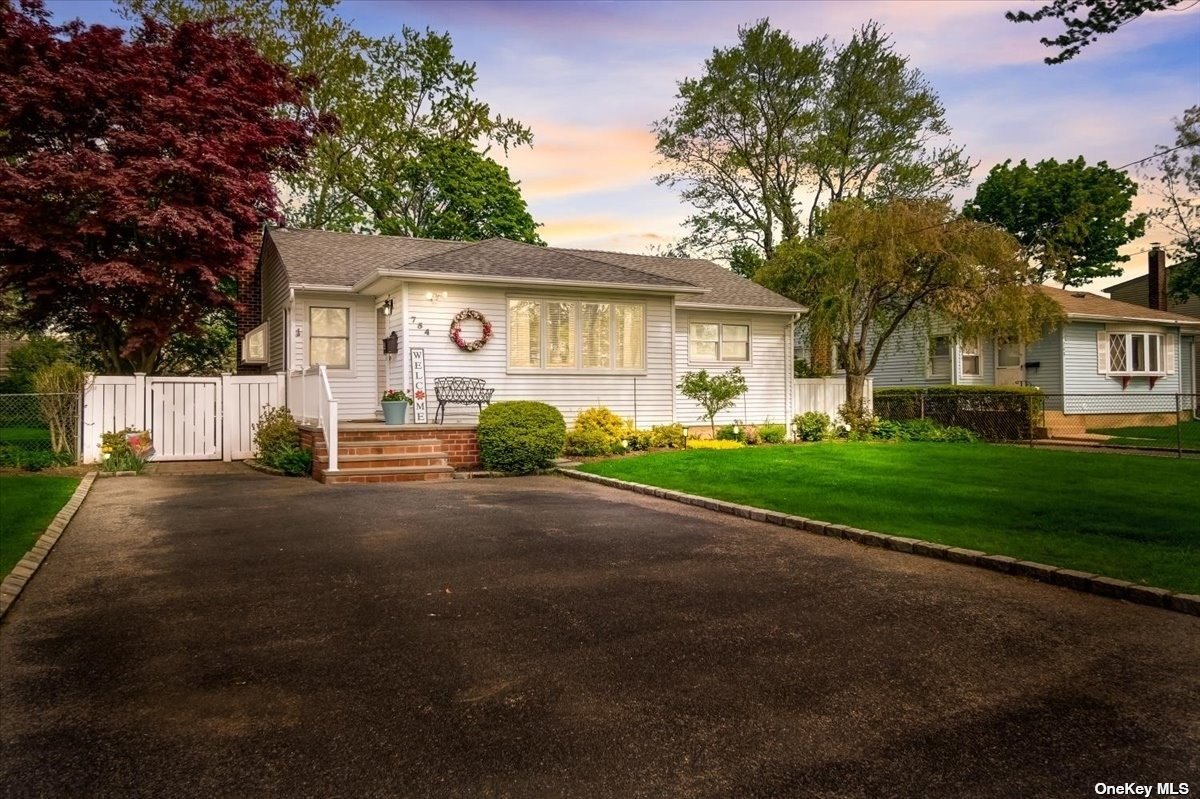 #1 photo, 754 Carman Avenue, ナッソー郡 Westbury , NY 11590