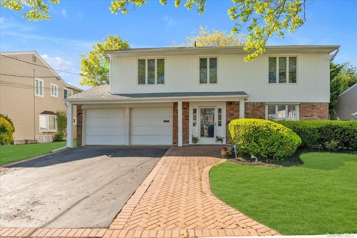 #1 photo, 2072 Blanche Lane, Merrick , NY 11566