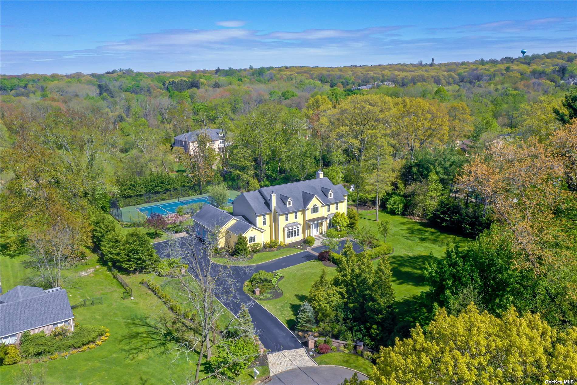 #1 photo, 10 Pineridge Road, ओल्ड ब्रकविल Old Brookville , NY 11545