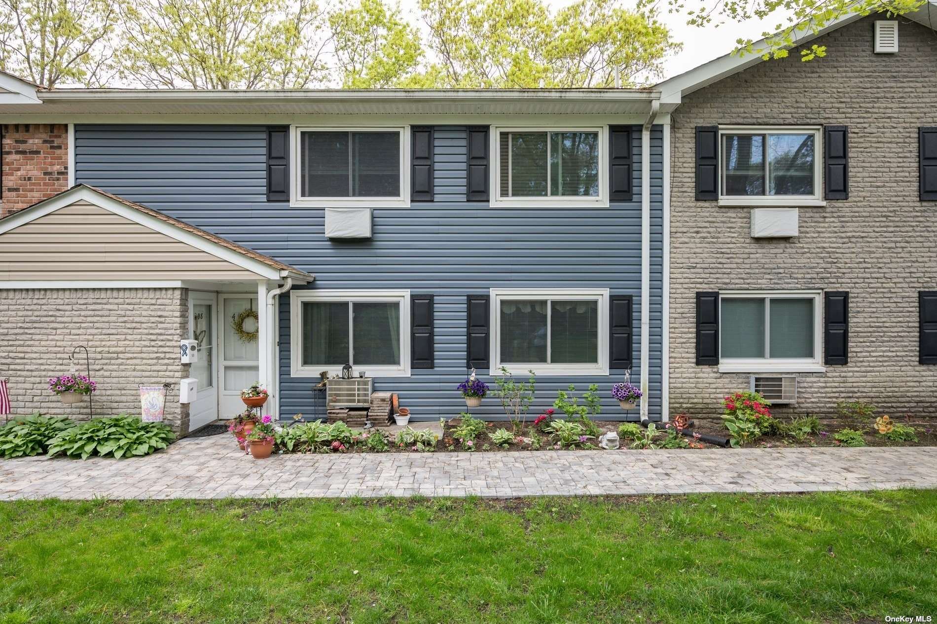 #1 photo, 40-98 W 4th Street, Patchogue , NY 11772